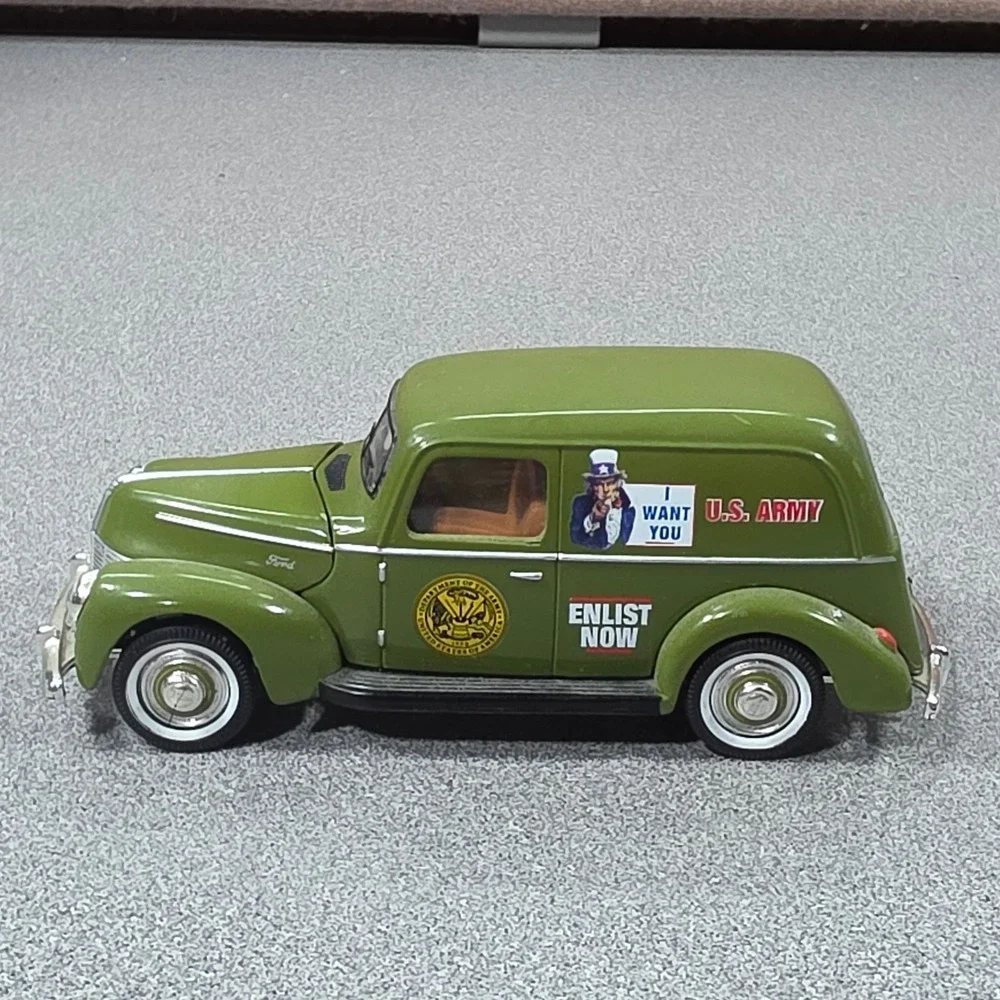 Golden Wheel 1940 Ford Sedan Delivery US Army Uncle Sam Green Excellent 1/32